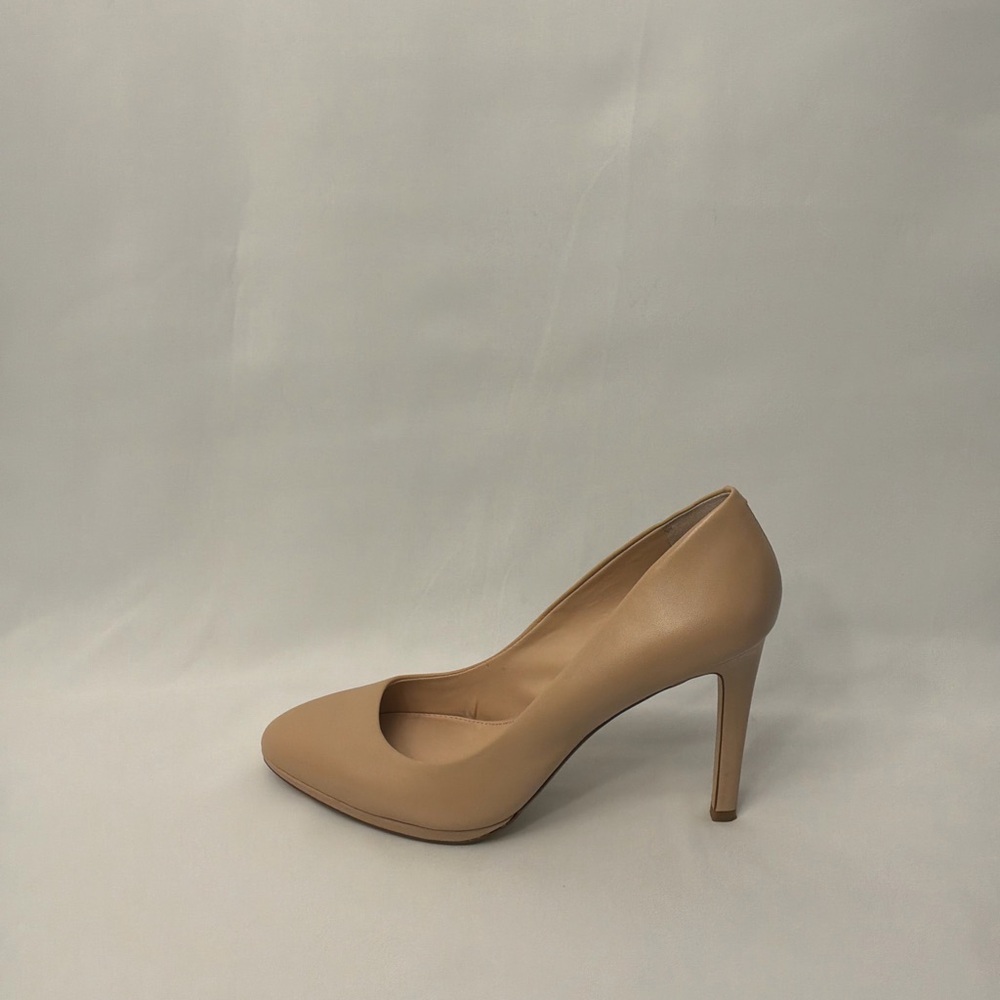 Banana Republic Classic Tan Heels